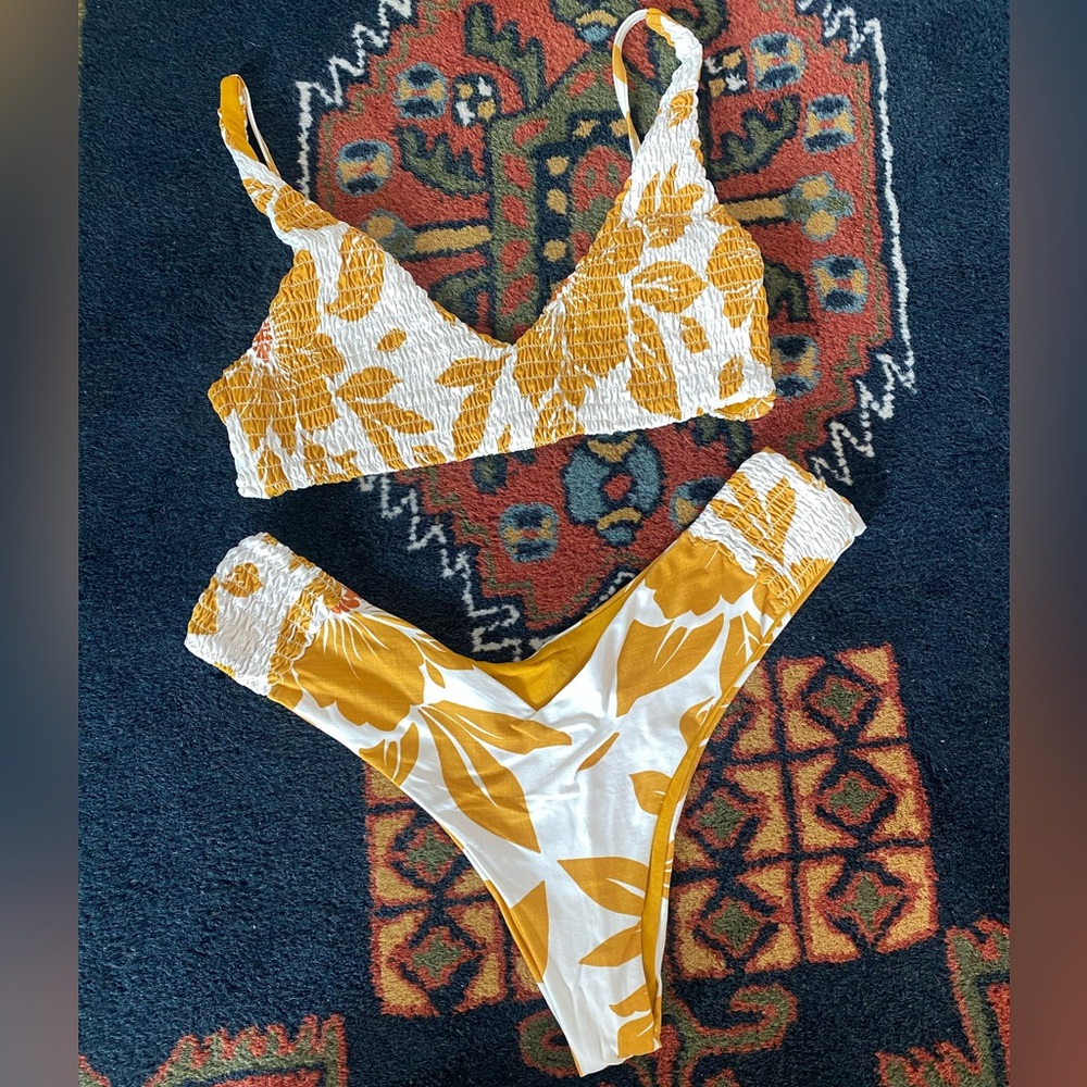 Rip Curl Azalea Shirred Long Line Tri Bikini Top - image 6